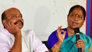 రానున్న మున్సిపల్ ఎన్నికల్లో వరంగల్ తూర్పు టార్గెట్ గా రంగంలోకి  కొండా దంపతులు