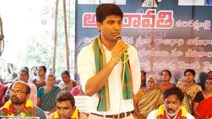 వైసీపీలో కలకలం.. అమరావతి రైతులకు ఎంపీ కృష్ణదేవరాయలు సంఘీభావం.. మందడంలో మంతనాలు