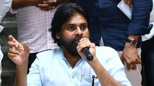 రాజధాని రైతుల్ని కేంద్రమే ఆదుకోవాలి.. బీజేపీ, కాంగ్రెస్ తమ స్టాండ్‌ను వెల్లడించాలి.. జనసేనాని పవన్ 