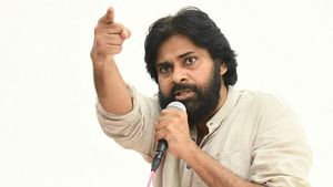 అమరావతి కదలదు .. జనసేన నిద్రపోదు .. మీ మీద పడిన దెబ్బలు వైసీపీ వినాశనానికే : పవన్ భావోద్వేగం