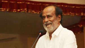 రజినీకాంత్‌పై కేసు: పిటీషనర్‌కు మద్రాస్ హైకోర్టు హితబోధ