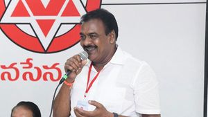  పవన్ పై జగన్ అస్త్రంగా రాపాక : వైసీపీ కొత్త వ్యూహం : మూడు రాజధానులకు జై..!