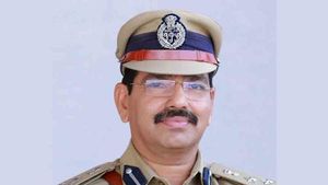 పెనుభూతమైన అనుమానం, మరొకరితో చనువుగా ఉంటుందనే, రాంనగర్‌లో యువతి హత్యపై సీపీ