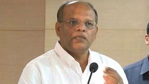 తెలంగాణా కొత్త సీఎస్ కు చేదు అనుభవం ..చుక్కలు చూపించిన పాలమూరు జనం 