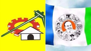 ఏపీలో క్యాపిటల్ వార్ .. టీడీపీ , వైసీపీ నేతల ఇన్ సైడర్ ట్రేడింగ్ ఆరోపణలు .. పరువు నష్టం దావాలు!!