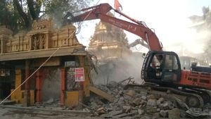  150 ఏళ్ల శ్రీ ఆంజనేయస్వామి ఆలయం నేలమట్టం, నమ్మించి మోసం చేసిన బీజేపీ ప్రభుత్వం !
