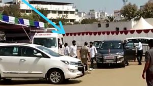  సీఎం జగన్ సమక్షంలో బైరెడ్డి సిద్ధార్థ రెడ్డికి చేదు అనుభవం.. వీడియో వైరల్