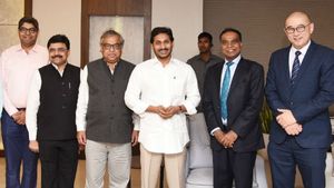 రాష్ట్రానికి మూడు బిలియన్ డాలర్లు: పోర్టులు.. ఎయిర్‌పోర్టులు: మౌలికరంగానికి ఊతం..!
