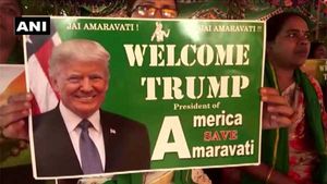 అమరావతిలో అమెరికా అధ్యక్షుడు: వినూత్న పద్ధతిలో నిరసన తెలిపిన రాజధాని రైతులు