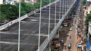 విజయవాడ ట్రాఫిక్ కష్టాలకు చెక్.. నేటి నుండి బెంజ్ సర్కిల్ ఫ్లైఓవర్ ట్రయల్ రన్