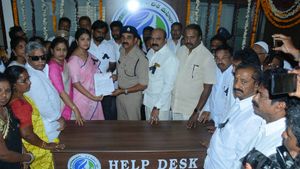 Adireddy Bhavani: దిశ పోలీస్‌ స్టేషన్‌లో టీడీపీ మహిళా ఎమ్మెల్యే: వైసీపీ సోషల్ మీడియాపై..!