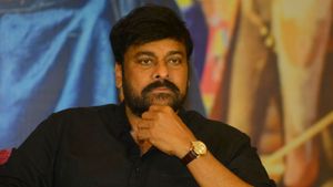 చిరంజీవికి అమరావతి సెగ: ఇంటి వద్ద నిరాహార దీక్షకు జేఏసీ ప్లాన్