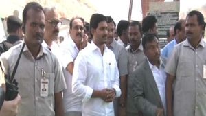 వైఎస్సార్ శ్రీకారం చుట్టిన వెలిగొండ ప్రాజెక్ట్ పై సీఎం జగన్ ఫోకస్ .. నేడు సందర్శన 