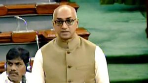 వైఎస్ జగన్ తుగ్లక్, రాజధాని రాష్ట్ర సమస్య కాదు, లోక్‌సభలో గల్లా జయదేవ్, వైసీపీ ఎంపీల అభ్యంతరం
