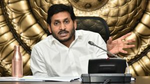 యువతకు గుడ్ న్యూస్ చెప్పిన సీఎం జగన్ ...కొత్తగా 30 స్కిల్ డెవలప్ మెంట్ కేంద్రాలు