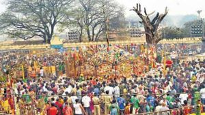మేడారం జాతరలో ఆ వస్తువులు నిషేధం: భక్తులు సహకరించాలంటున్న అధికారులు