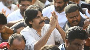 సీఎం జగన్! సుగాలి ప్రీతికి న్యాయం చేయండి: చేతులు జోడించిన పవన్ కళ్యాణ్, దీక్ష చేస్తానంటూ..