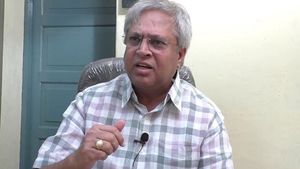 రాజధానిపై సీఎం జగన్ బ్లండర్.. చంద్రబాబుకు భిన్నంగా ప్లానేది? ఉండవల్లి సంచలన వ్యాఖ్యలు