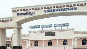 విశాఖ యువతుల మిస్సింగ్ కేసు సుఖాంతం: బెంగళూరులో తేలిన అక్కాచెల్లెళ్లు..