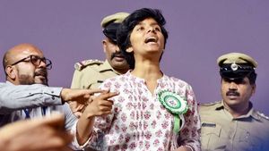 నా కూతుర్ని ఏం చేసినా తప్పులేదు: అమూల్య తండ్రి.. ఇంటిపై బీజేపీ దాడి.. ఓవైసీనే టార్గెట్‌గా పావులు