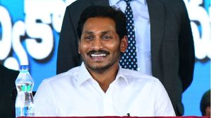 కేంద్రం క్లియర్..ఇక వైసీపీ యాక్షన్ ప్లాన్: మూడు రాజధానులకు అనుకూలంగా.. రాష్టవ్యాప్తంగా.. !