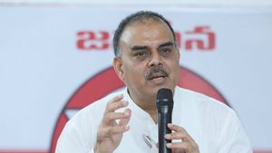 ‘భూదందా కోసమే విశాఖ: పెట్టుబడులకు వణుకు.., మెడలు వంచుతా అని..’