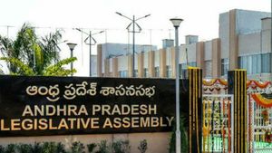 ఏపీ వ్యాప్తంగా కరోనా ఎఫెక్ట్, సచివాలయంలో మాత్రం కనిపించని జాగ్రత్తలు... తగ్గిన రాకపోకలు