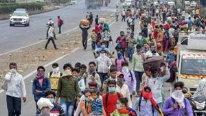 ఇదీ నేటి భారత ముఖచిత్రం : వలస జీవులతో నిండిపోయిన హైవేలు.. 