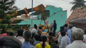 అక్రమ నిర్మాణం: జీసస్ విగ్రహం.. శిలువ తొలగింపుపై దుమారం