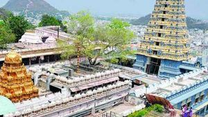 బెజవాడ కనకదుర్గ అమ్మవారి దర్శనాలు నిలిపివేత .. నిత్య పూజలు యధాతధం