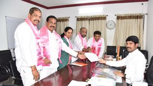 స్థానిక సంస్థల ఎమ్మెల్సీ అభ్యర్థిగా నామినేషన్ వేసిన కవిత.. బరిలో బీజేపీ, కాంగ్రెస్ అభ్యర్థులు 