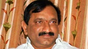 కర్నూలు టీడీపీలో కలకలం: కేఈ ప్రభాకర్ రాజీనామా: మంత్రి హామీ..వైసీపీలోకి ఎంట్రీ..!