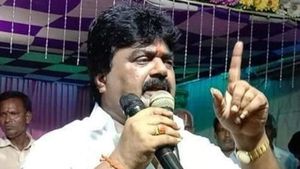టీడీపీ మాజీ ఎమ్మెల్యే కూన రవికుమార్ అరెస్టు: ప్రభుత్వ ఉద్యోగిని బూతులు తిట్టిన కేసులో.. ఆడియో టేపులో