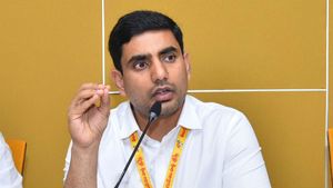 మహిళలు స్నానం చేస్తోంటే ఫొటోలు తీస్తారా?: మా ఓర్పును చేతగానితనంగా: నారా లోకేష్ వార్నింగ్