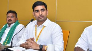 వైసీపీ ‘గ్రామ వాలంటీర్లు హ్యాట్సాఫ్’: నారా లోకేష్ వివాదాస్పద వ్యాఖ్యలు