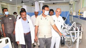 కరోనా లక్షణాలతో క్వారంటైన్ కు గుంటూరు వైసీపీ ఎమ్మెల్యే- 15 మంది కుటుంబ సభ్యులు కూడా.. 
