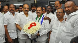 వైసీపీలో చేరిన టీడీపీ మాజీ మంత్రి అన్న కుమారుడు: మంత్రి బాలినేని సమక్షంలో: త్వరలో ఆయన కూడా.. !