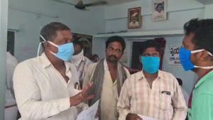లాక్ డౌన్లోనూ అమరావతిలో సీఆర్డీయే హంగామా- మండిపడుతున్న రైతులు.