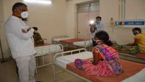  నా వాహనంలో మీ రాష్ట్రానికి పంపిస్తా: గర్భిణీ స్త్రీ కుటుంబానికి హరీశ్ రావు హామీ