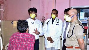 శ్రీకాకుళం జిల్లాకు కరోనా కాటు:  తొలి పాజిటివ్ కేసు? ఢిల్లీ నుంచి వచ్చిన వ్యక్తికి.. 