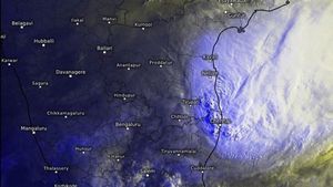 ఏపీకి పొంచివున్న అకాల గండం: బంగాళాఖాతంలో అల్పపీడనం: 24 గంటల్లో తుఫానుగా