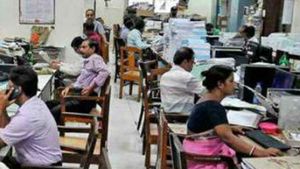 కర్నూలు కమీషనర్ రవీంద్రబాబు పై బదిలీ వేటు ... రీజన్ ఇదే 