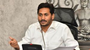  జగన్ సర్కార్ దూకుడు: ఇంగ్లీష్ మీడియంపై ఇంటింటి సర్వే: గ్రామ కార్యదర్శులకు కొత్త టాస్క్..