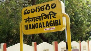 రెడ్‌జోన్‌: ఉలిక్కిపడ్డ మంగళగిరి:  మత ప్రార్థనలకు వెళ్లొచ్చిన వ్యక్తికి పాజిటివ్: 3కి.మీ పరిధిలో..!