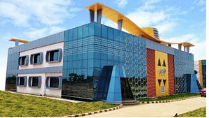 మెడ్ టెక్ జోన్ క్రెడిట్ కోసం వైసీపీ, టీడీపీ ఆరాటం.. నిన్న మొన్నటి వరకూ.. 