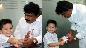 జగన్ కు 971 రూపాయలు ఇచ్చిన విజయవాడ బాలుడు- ఎందుకో తెలుసా ? 