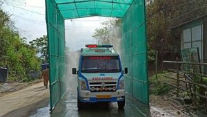 Lockdown: 3 వేల కిలోమీటర్లు, 84 గంటలు, అంబులెన్స్ డ్రైవర్లకు సీఎం సెల్యూట్, సన్మానం, వైరల్ ! 