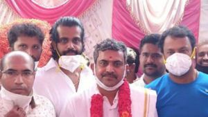 లాక్‌డౌన్ వేళ.. బీజేపీ సీనియర్ నాయకుడి గ్రాండ్ బర్త్‌డే ఫంక్షన్.. నో సోషల్ డిస్టెన్సింగ్..!
