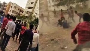 బెజవాడలో గ్యాంగ్‌వార్: కత్తులు, రాళ్ల దాడులతో రెచ్చిపోయిన విద్యార్థులు, ఒకరు మృతి