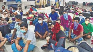 ఏపీలో వలస కార్మికుల తరలింపు చర్యలు మృగ్యమేనా ? తిరుగుబాటు అందుకేనా ?